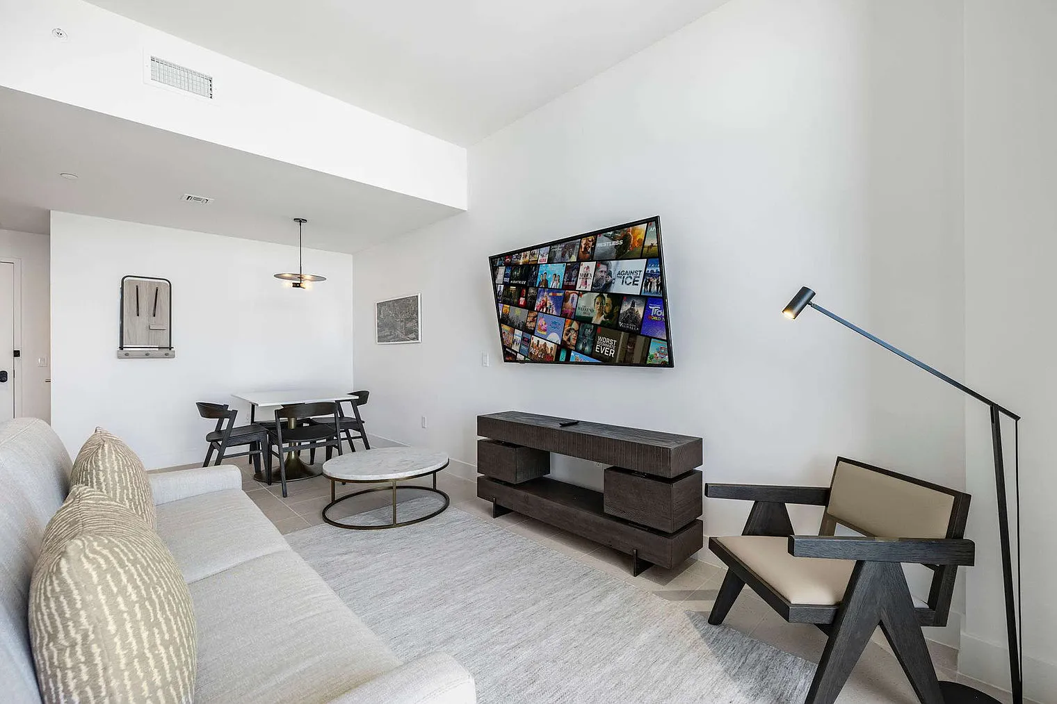 1 bed, 1.0 bath, 581 sqft, $3,447 — Photo 3