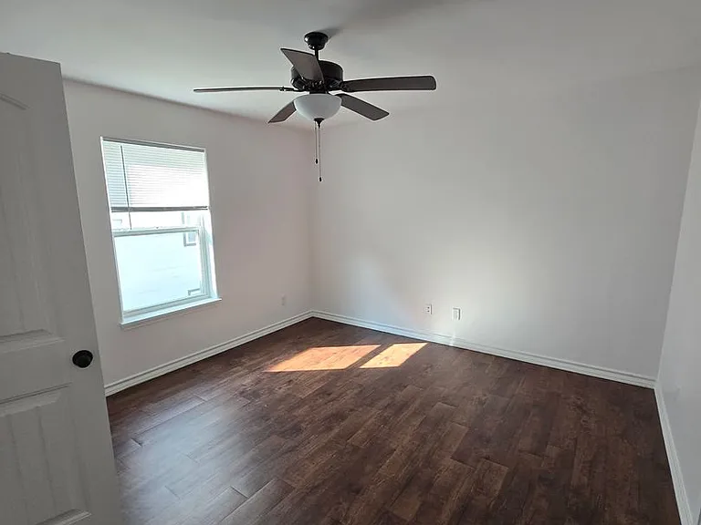 7001 Lipes Blvd — Photo 3