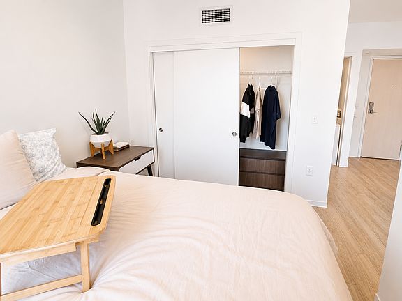 4th image of 1047A Commonwealth Ave #S6