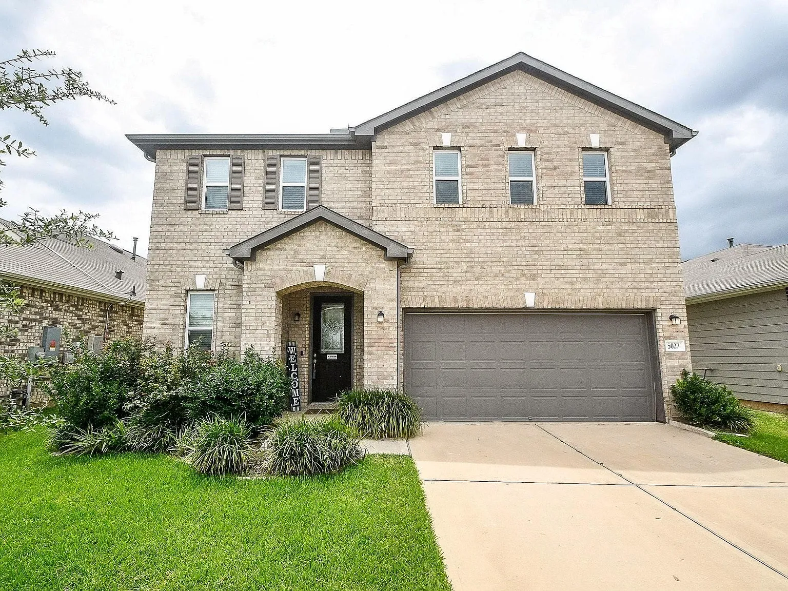 3 bed, 2.5 bath, 2035 sqft, $2,280 — Photo 1
