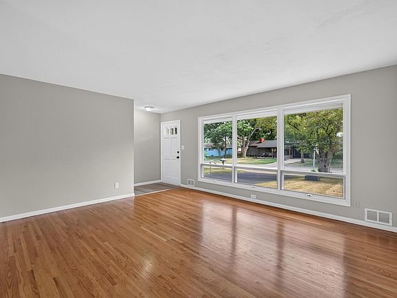 3rd image of 2833 Farrington St