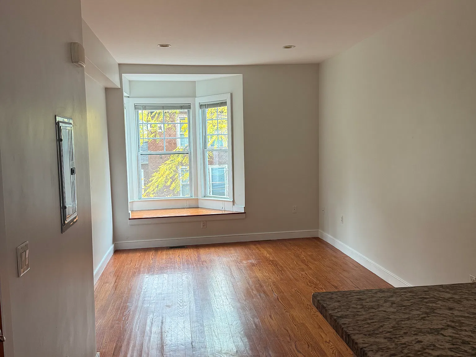 2 bed, 1.5 bath, 1067 sqft, $2,900 — Photo 2