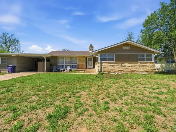 711 Midland Ave, Manhattan, KS 66502