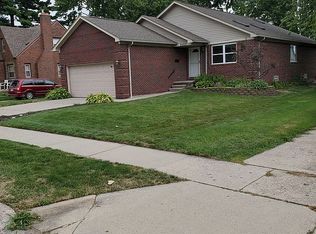 29530 Park St, Roseville, MI 48066