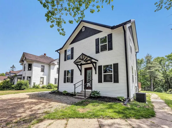 1024 Fischer St, Gresham, WI 54128