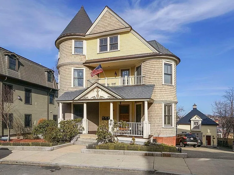 40 Sawyer Ave — Photo 1