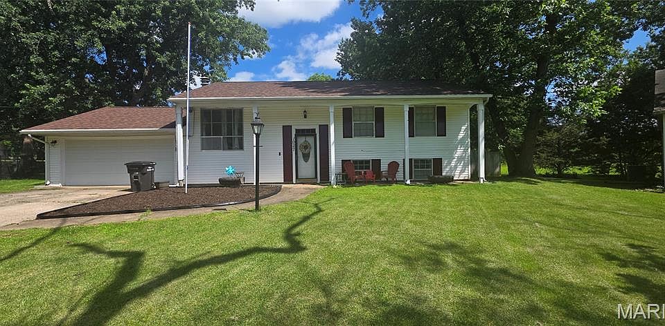 1st image of 1027 W Willow St