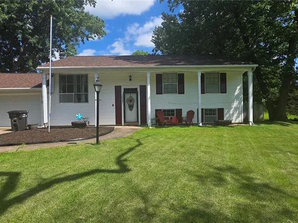 1027 W Willow St, Carbondale, IL 62901