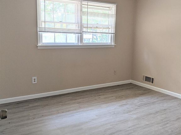 3rd image of 1847 Englewood Way