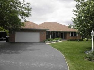 10201 Fox Bluff Ln, Spring Grove, IL 60081