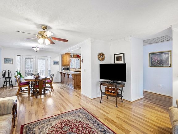 5th image of 307 Willow Creek Rd