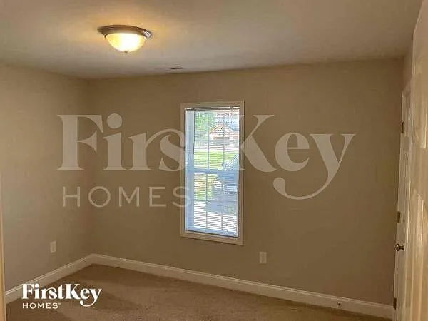 284 Southcircle Dr NW — Photo 5