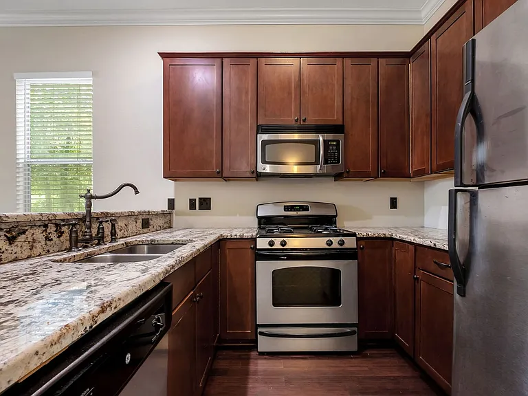 380 E Bradford Rd — Photo 8