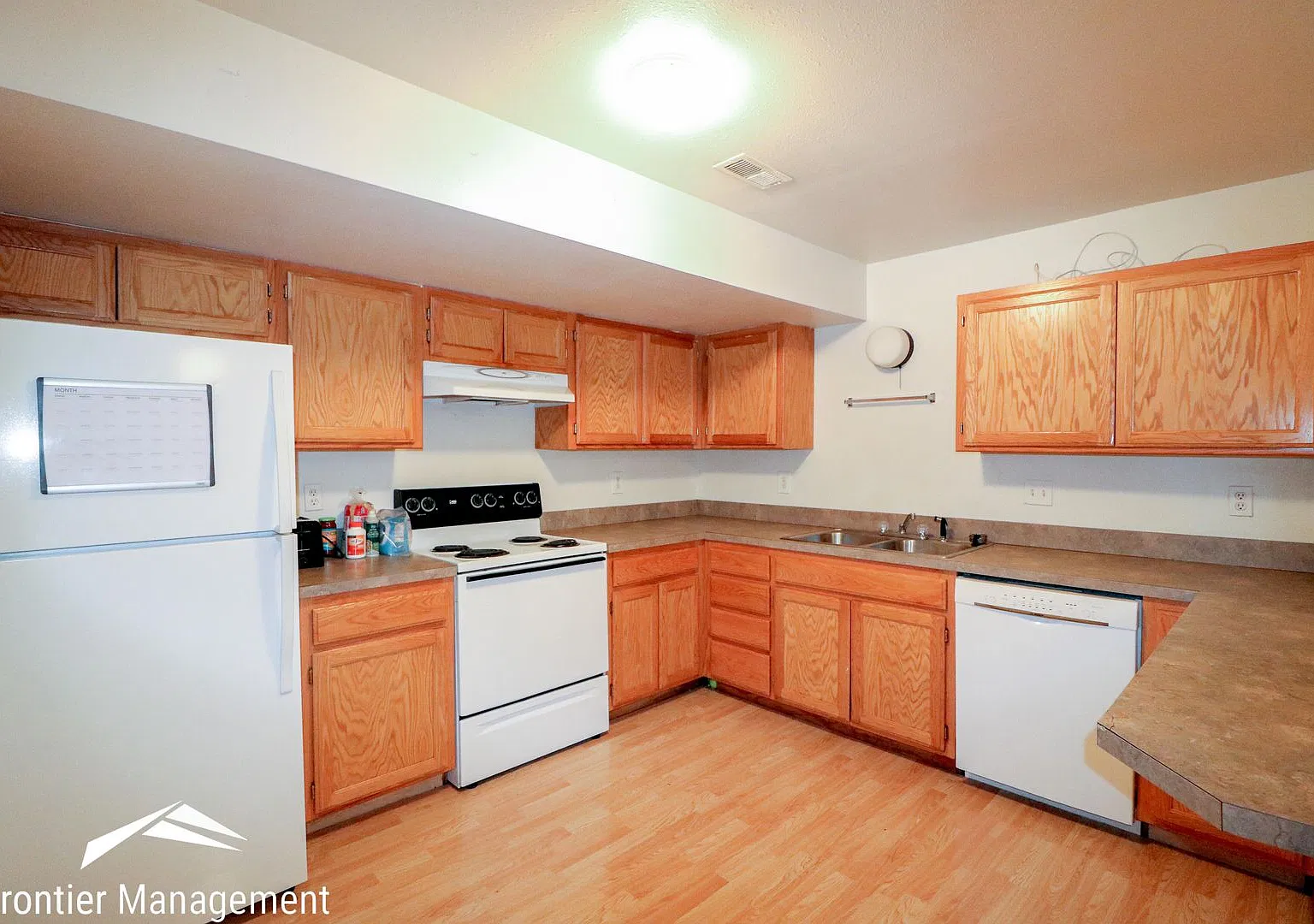 Cozy apartment next to City Park and near downtown Manhattan! — Photo 4