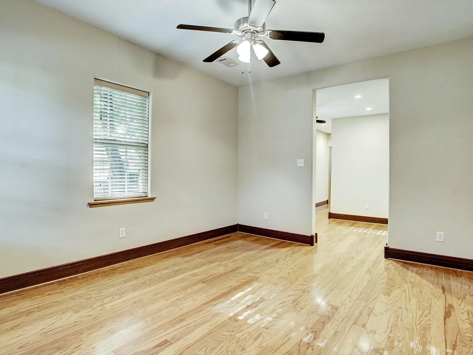 2 bed, 1.0 bath, 953 sqft, $1,950 — Photo 2