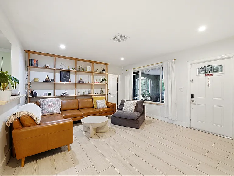 1208 N 31st Ave — Photo 7