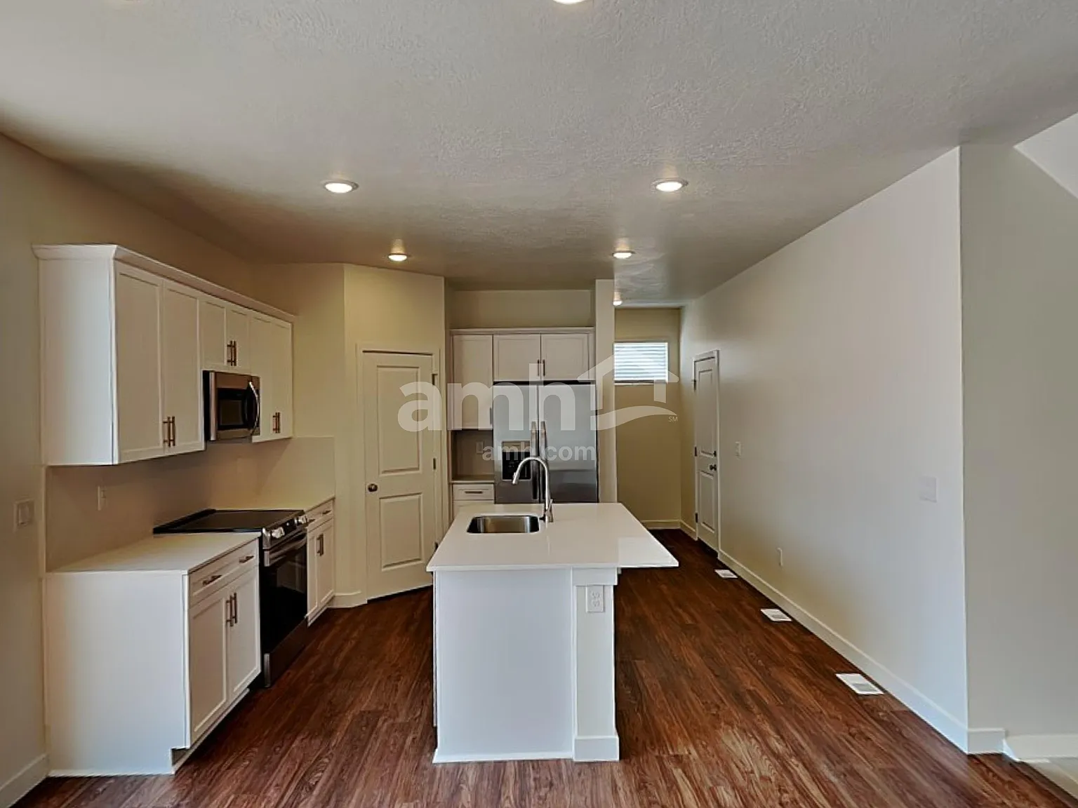 5 bed, 3.5 bath, 2442 sqft, $2,550 — Photo 4