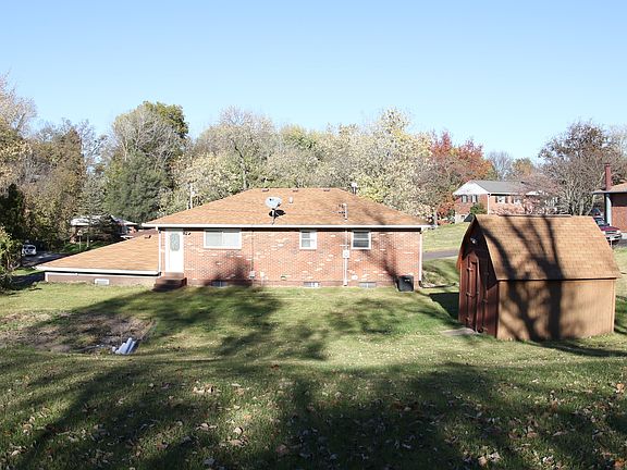 2nd image of 140 Appletree Ln
