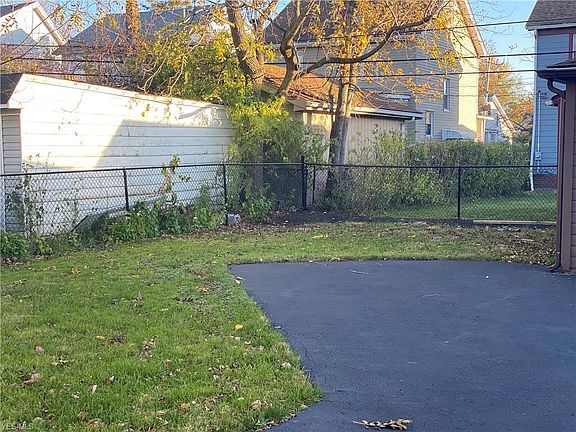 5th image of 13718 S Parkway Dr