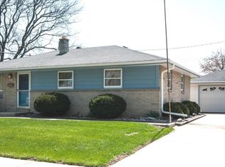 2421 E Armour Ave, St Francis, WI 53235