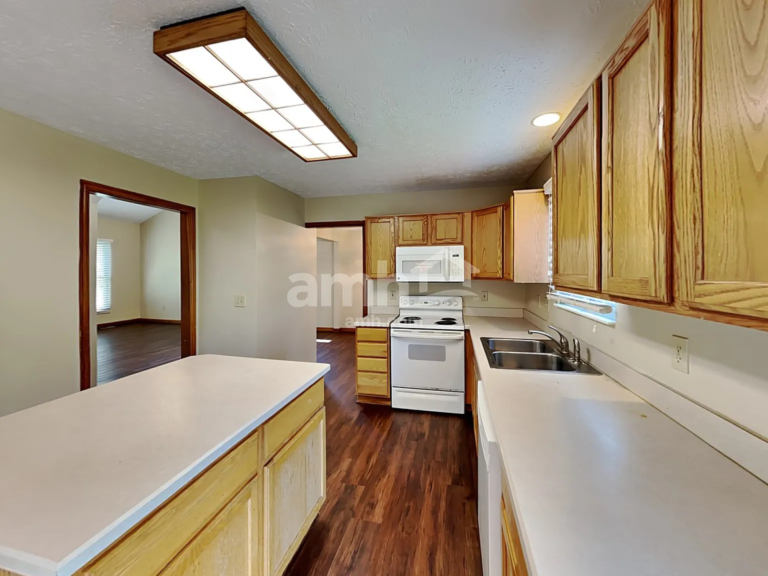 4 bed, 2.5 bath, 2218 sqft, $2,725 — Photo 3