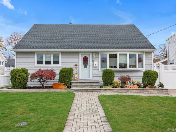 5 Wilfred Boulevard, Hicksville, NY 11801