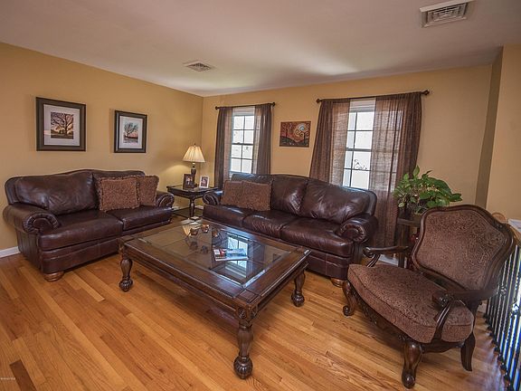 2nd image of 112 Edgewood Dr
