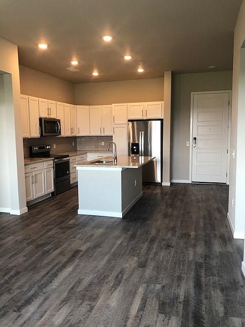 White kitchen, stainless appliances, granite countertops