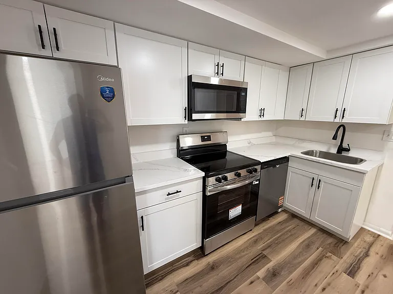 1534 SE 15th St #8 — Photo 3