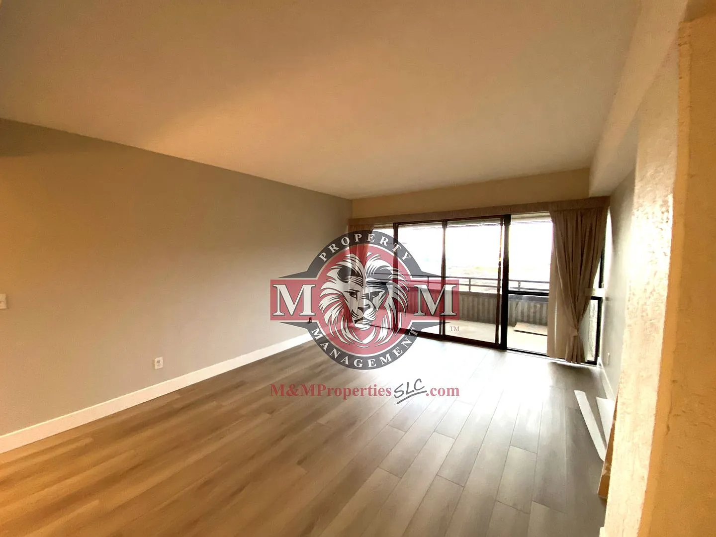 Spacious East Bench Condo With Beautiful Valley Views — Photo 2