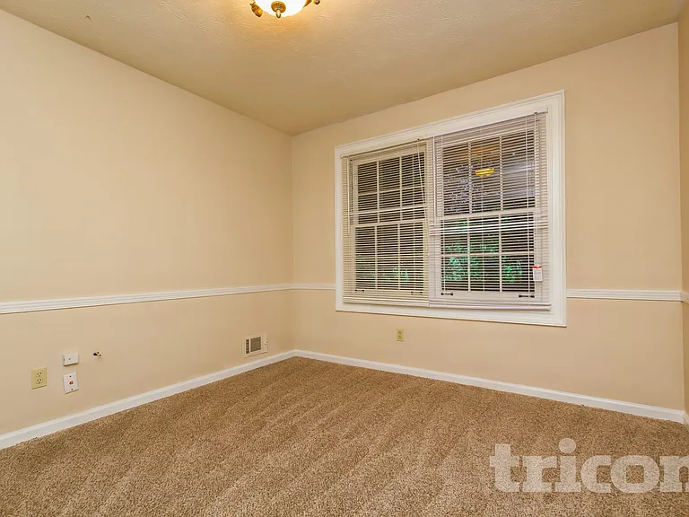 1464 Yorkton Ct — Photo 8