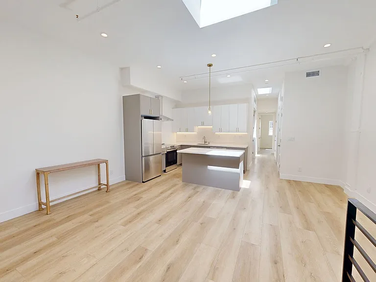 2952 Folsom St — Photo 23