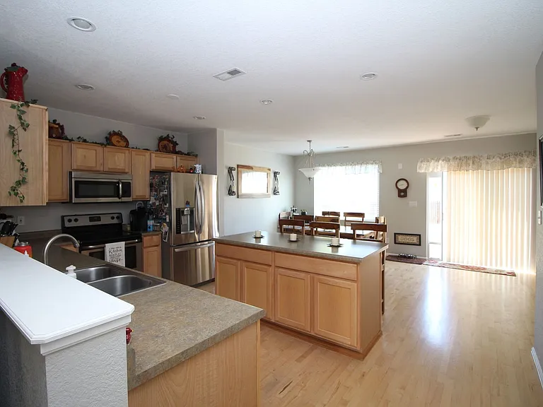 6268 Riverdale Dr — Photo 13