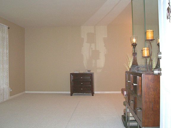 Living Room-Entrance