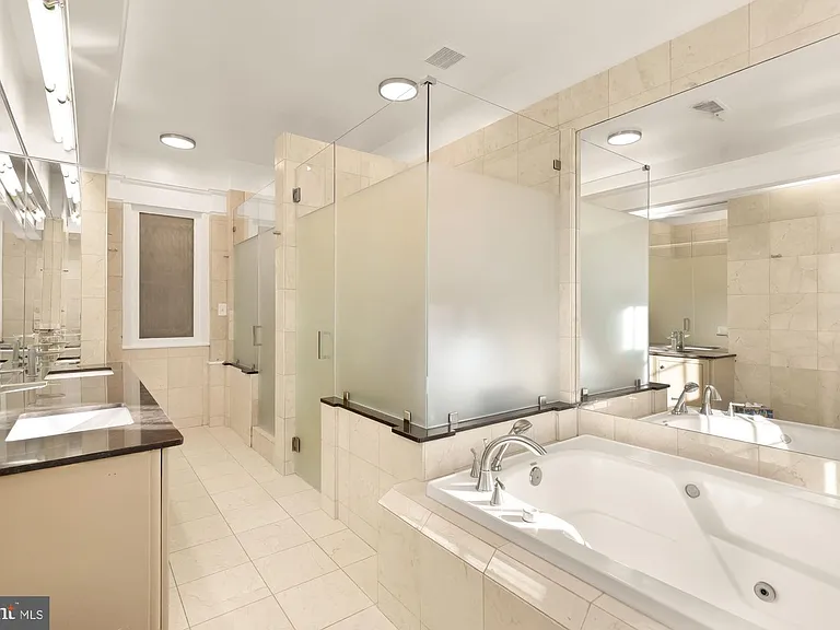 2137 R St NW — Photo 11