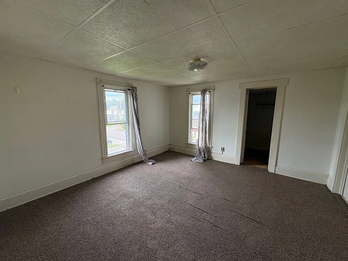 601 Brown Ave NW — Photo 2