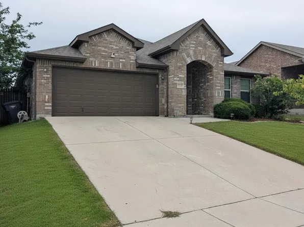 9921 Osprey Dr, Fort Worth, TX 76108