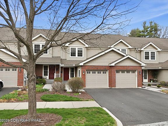 5th image of 8 Oak Leaf Ln