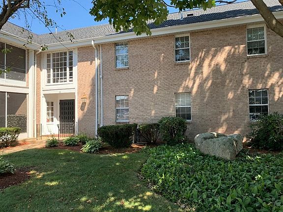 3rd image of 6 Jessica Dr APT C