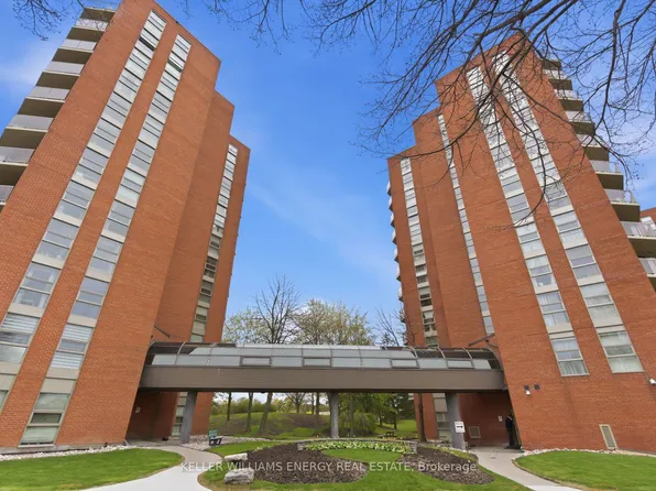 10 Dean Park Rd #719, Toronto, ON M1B 3G8
