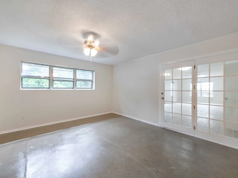 1904 Ridgemont Dr — Photo 5