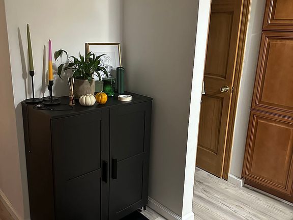 2nd image of 44 Thayer Pl Floor 2