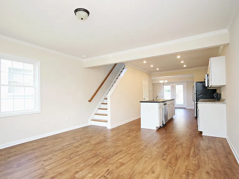 1141 Saint Clair Ave — Photo 3