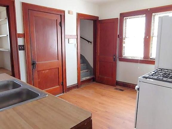 Kitchen with pantry and all appliances