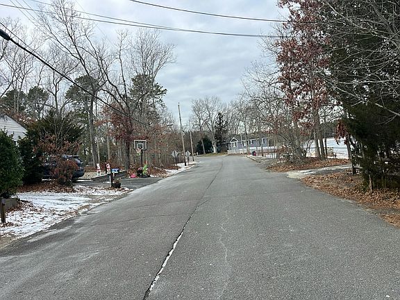 4th image of 1809 Lakeside Dr S