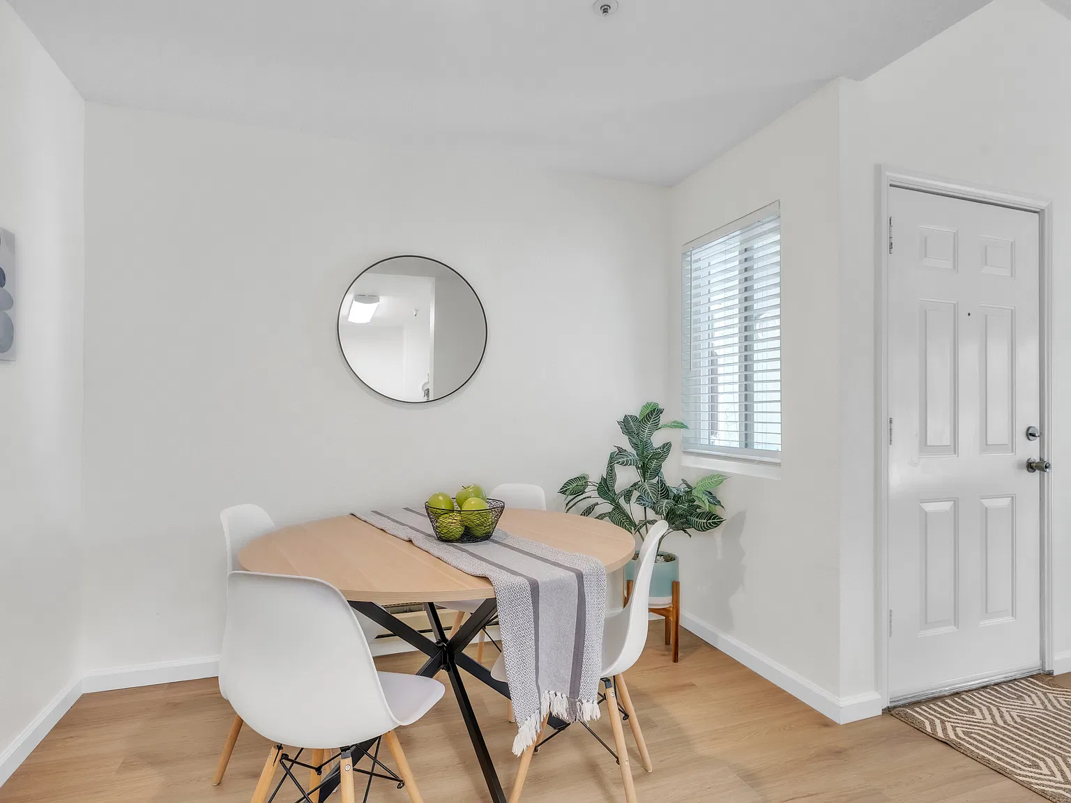 1 bed, 665 sqft, $2,200 — Photo 3