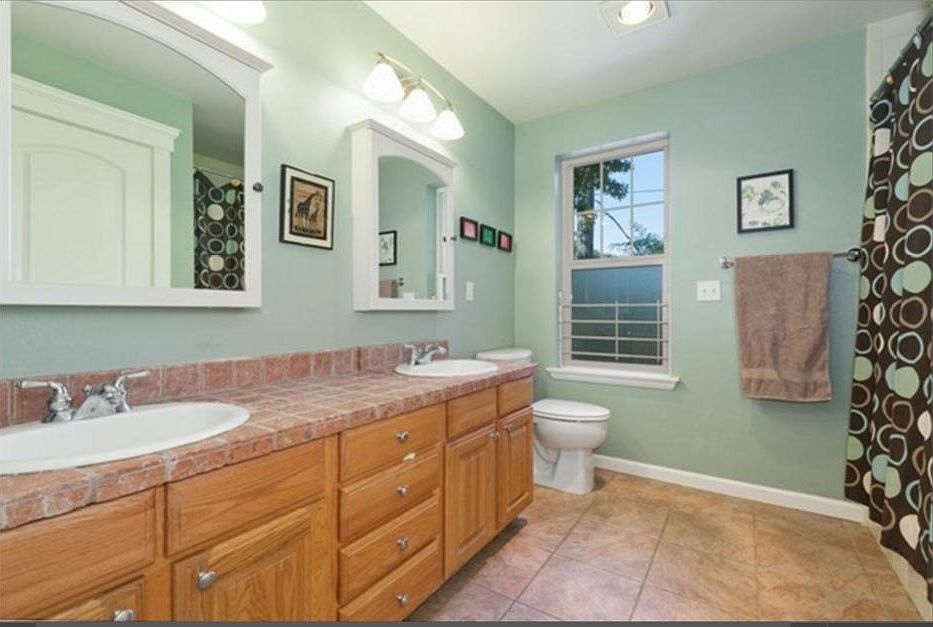 Bathroom Upstairs