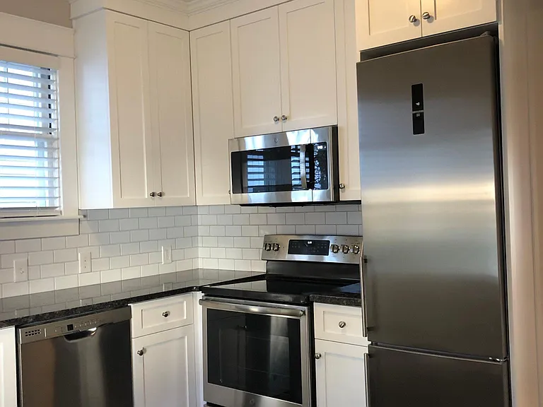 1810 Stevens Ave — Photo 5