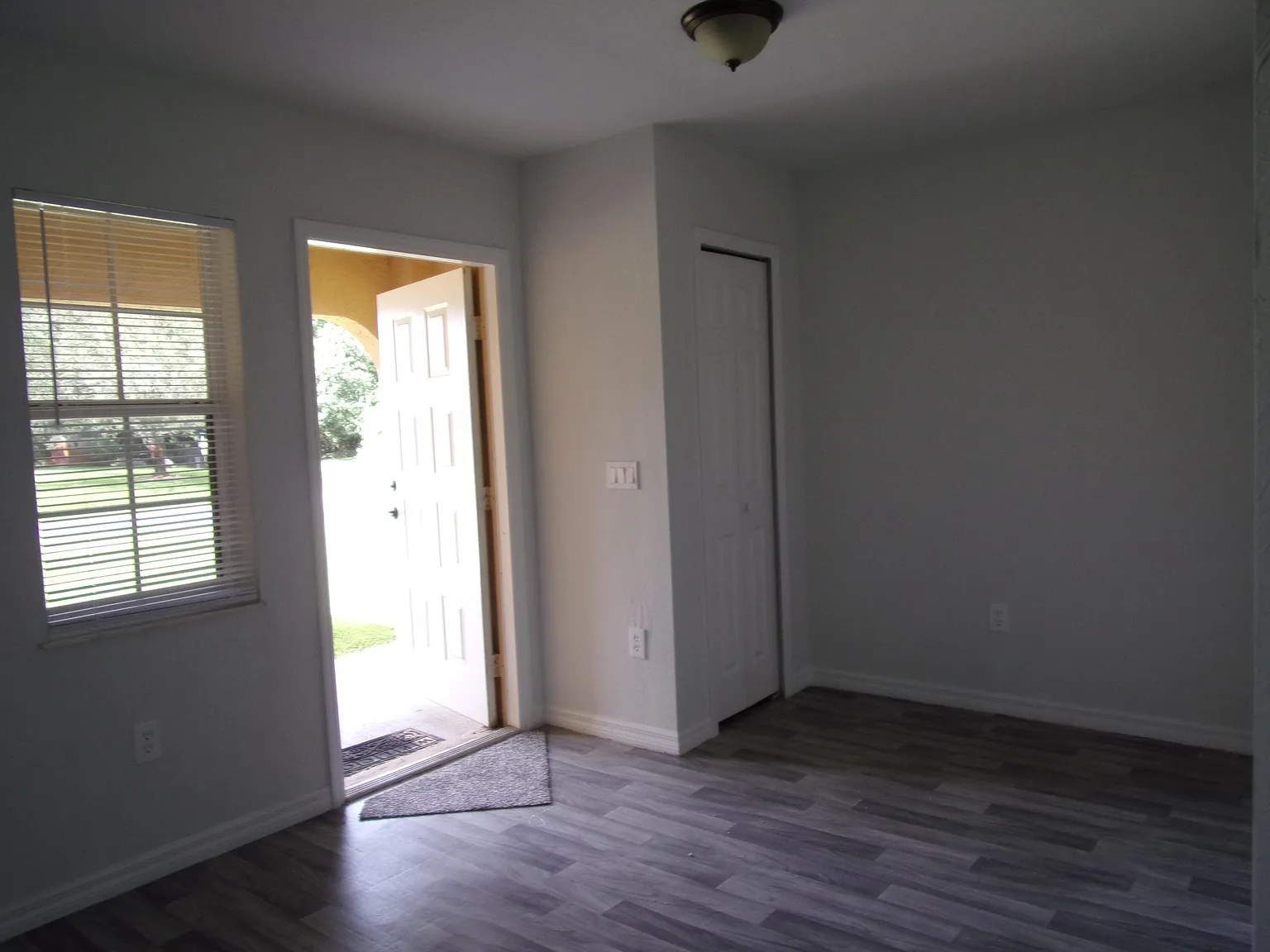 3 bed, 2.0 bath, 2020 sqft, $2,300 — Photo 4