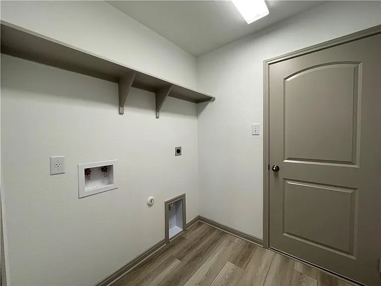 917 Hollyhock Dr — Photo 35